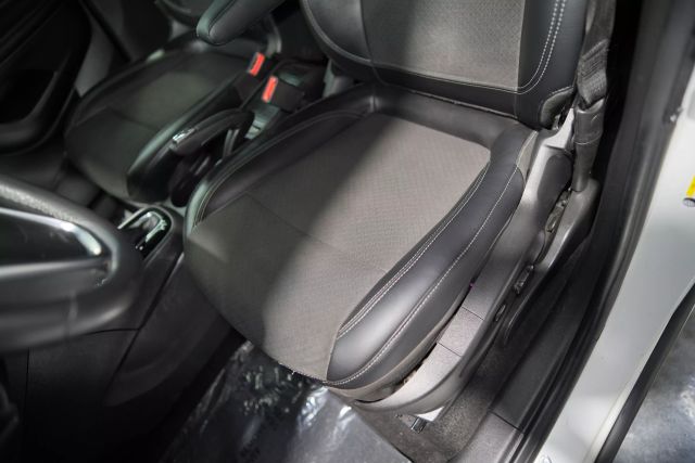 Vehicle image 53 of 68