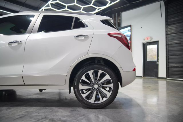 Vehicle image 30 of 68