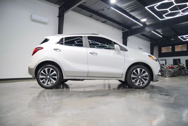 Vehicle image 17 of 68