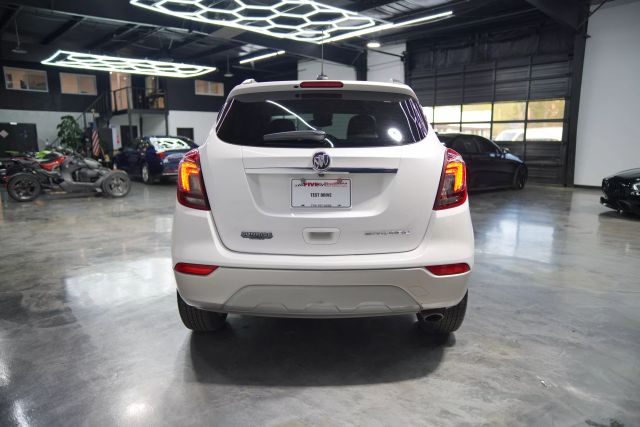 Vehicle image 21 of 68