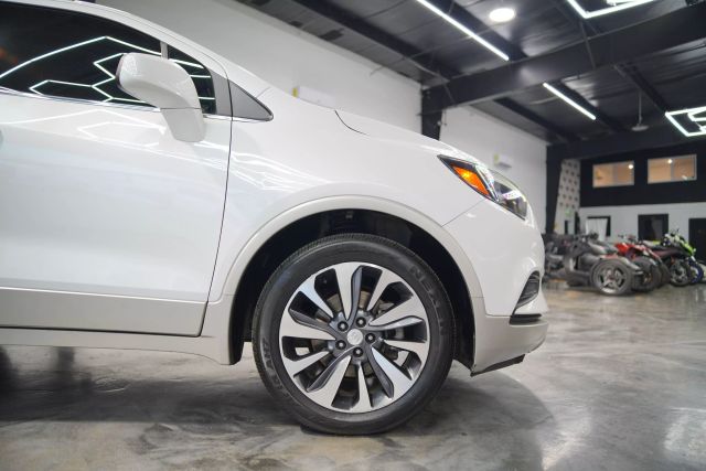 Vehicle image 16 of 68