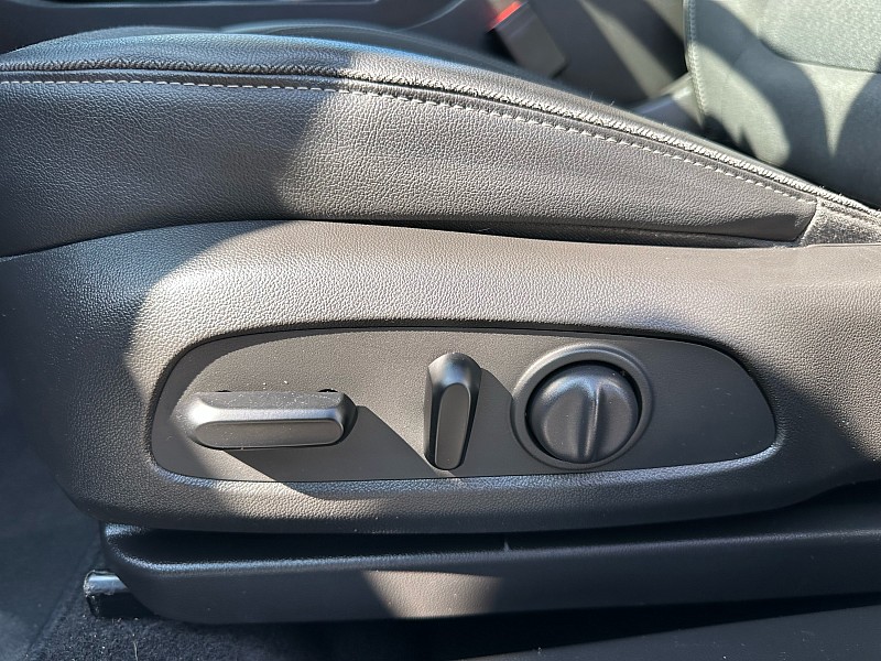 Vehicle image 29 of 32