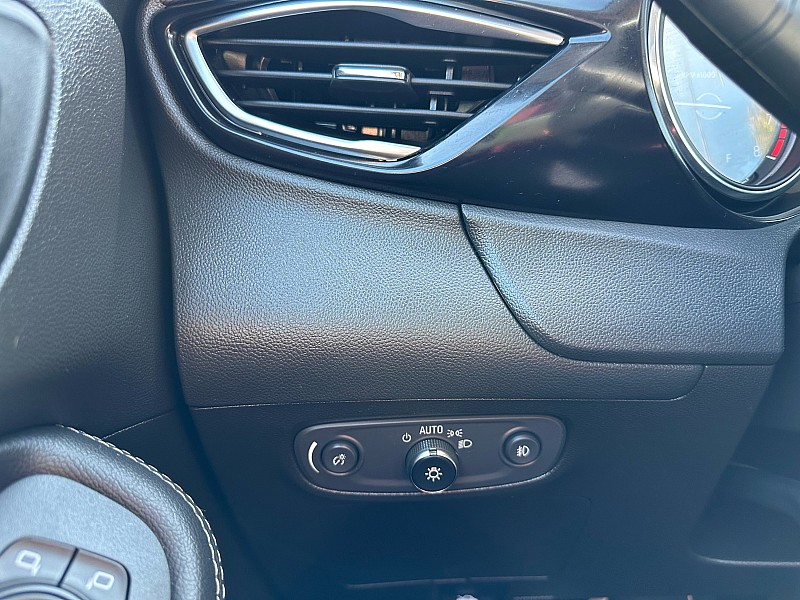 Vehicle image 27 of 32