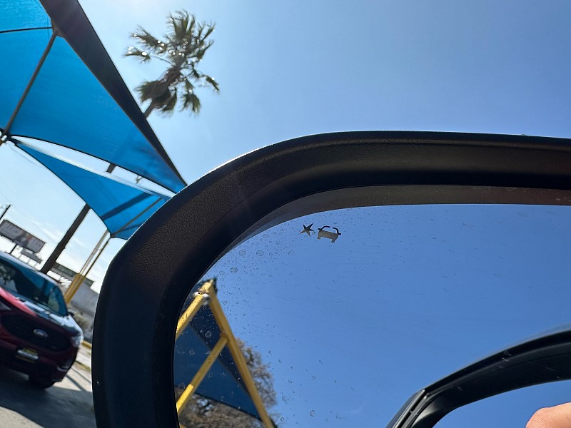 Vehicle image 21 of 32