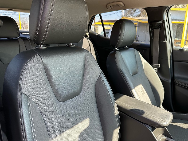 Vehicle image 13 of 32