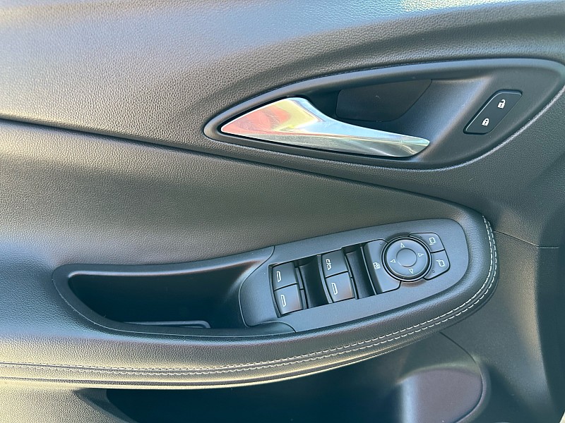 Vehicle image 25 of 32