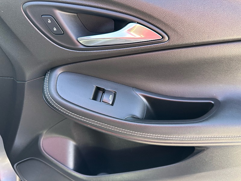 Vehicle image 26 of 32