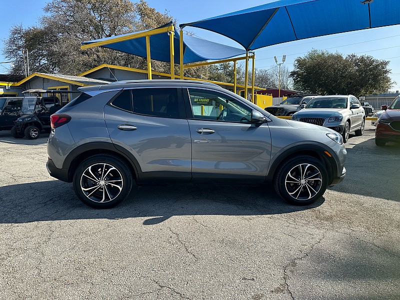Vehicle image 4 of 32