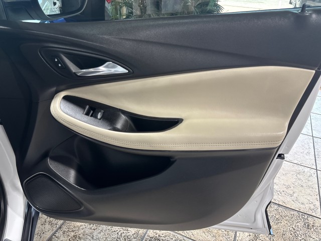 Vehicle image 21 of 28