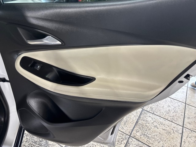 Vehicle image 23 of 28