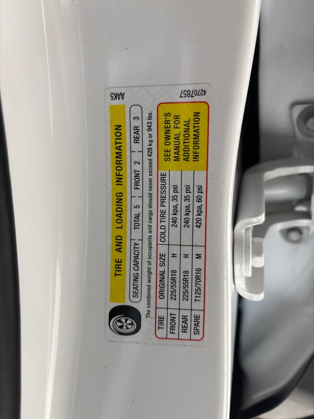 Vehicle image 24 of 28