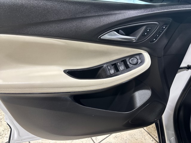 Vehicle image 20 of 28
