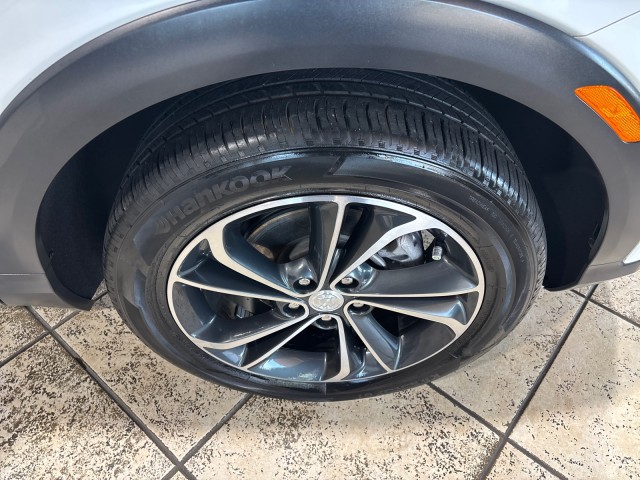 Vehicle image 10 of 28