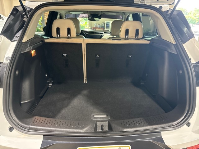 Vehicle image 11 of 28