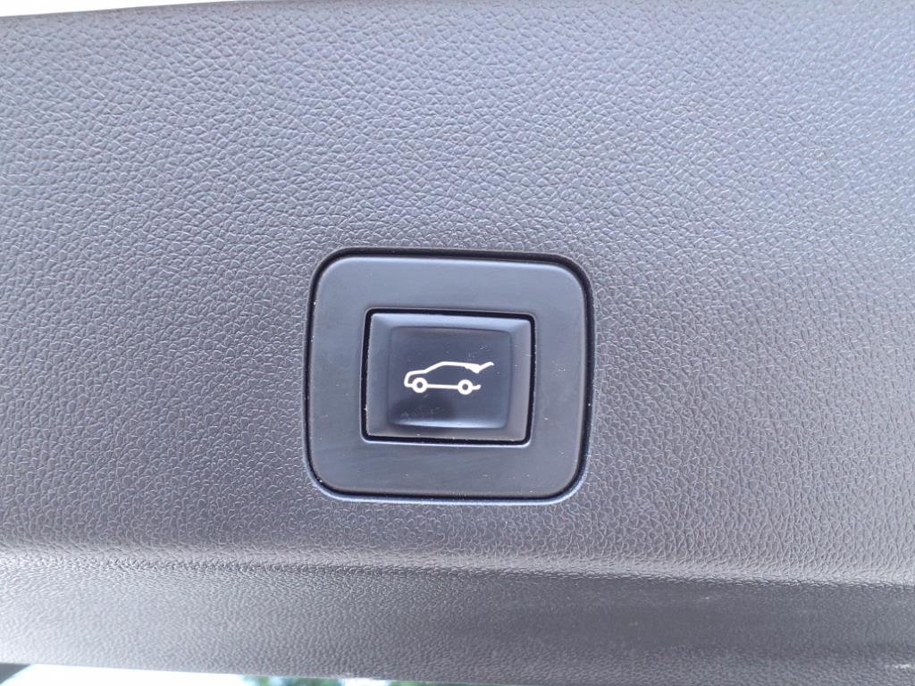 Vehicle image 6 of 15