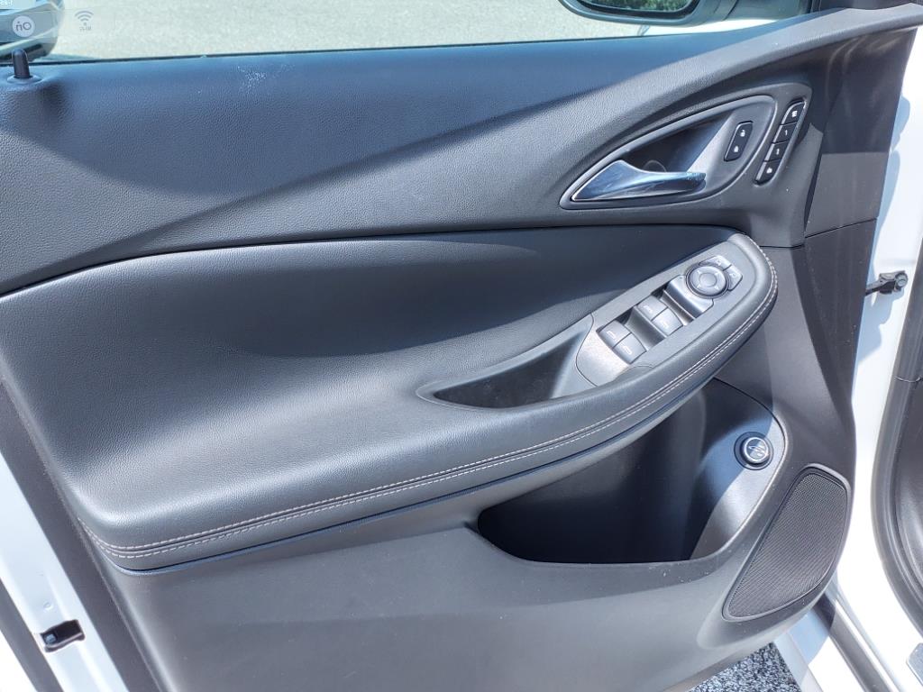 Vehicle image 9 of 15