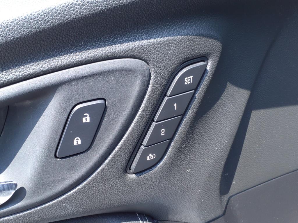 Vehicle image 10 of 15