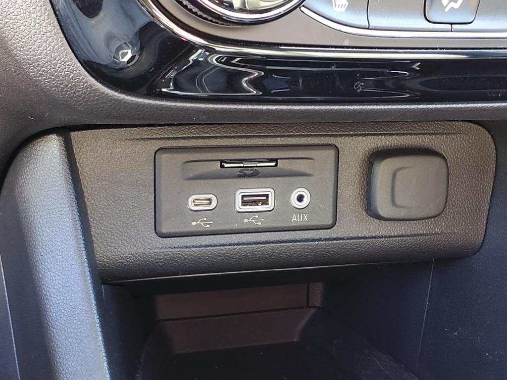 Vehicle image 28 of 33