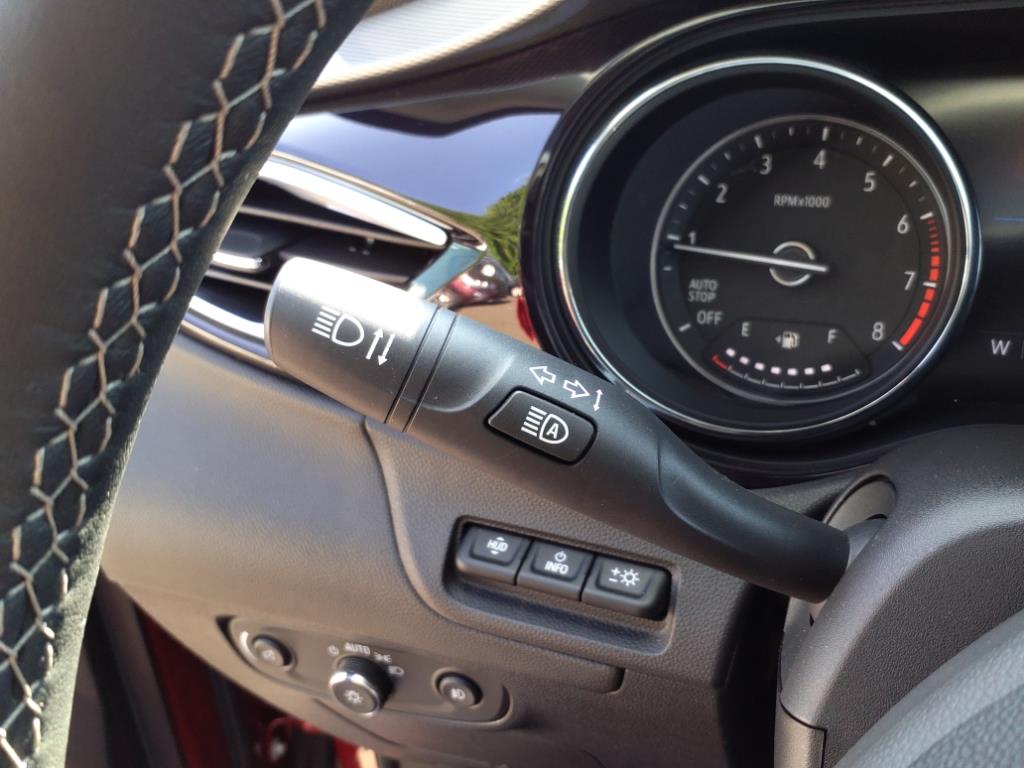 Vehicle image 22 of 33