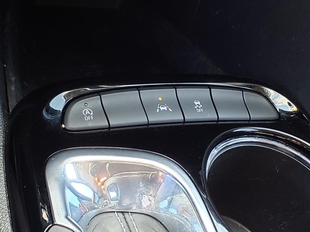 Vehicle image 27 of 33