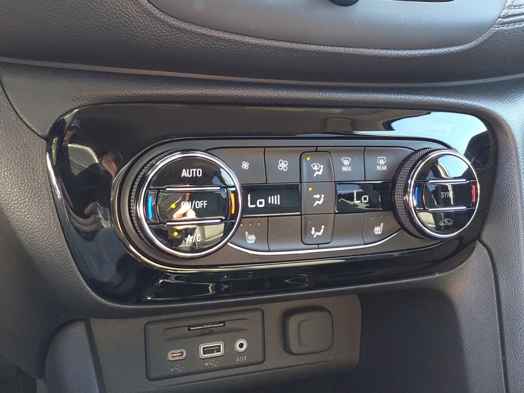Vehicle image 29 of 33