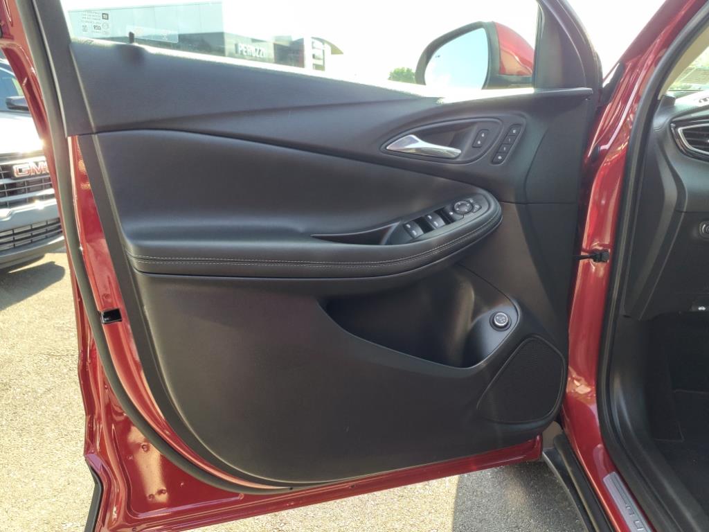 Vehicle image 15 of 33