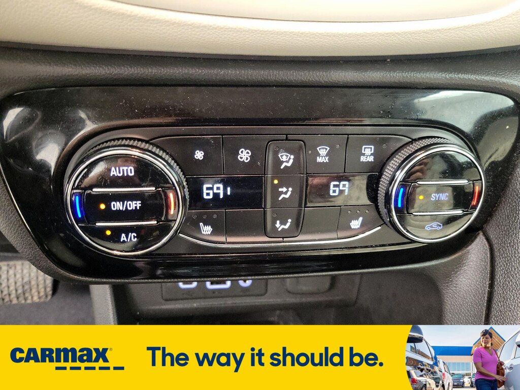 Vehicle image 28 of 34