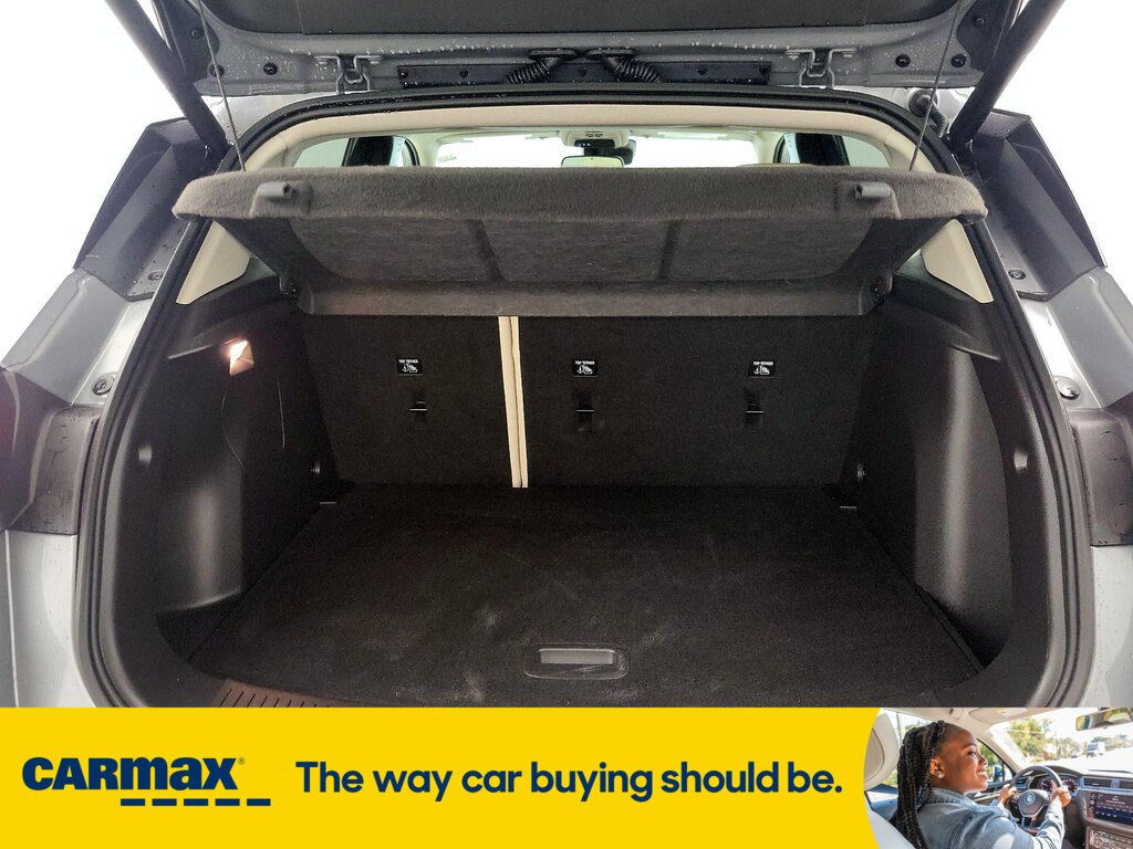 Vehicle image 10 of 34