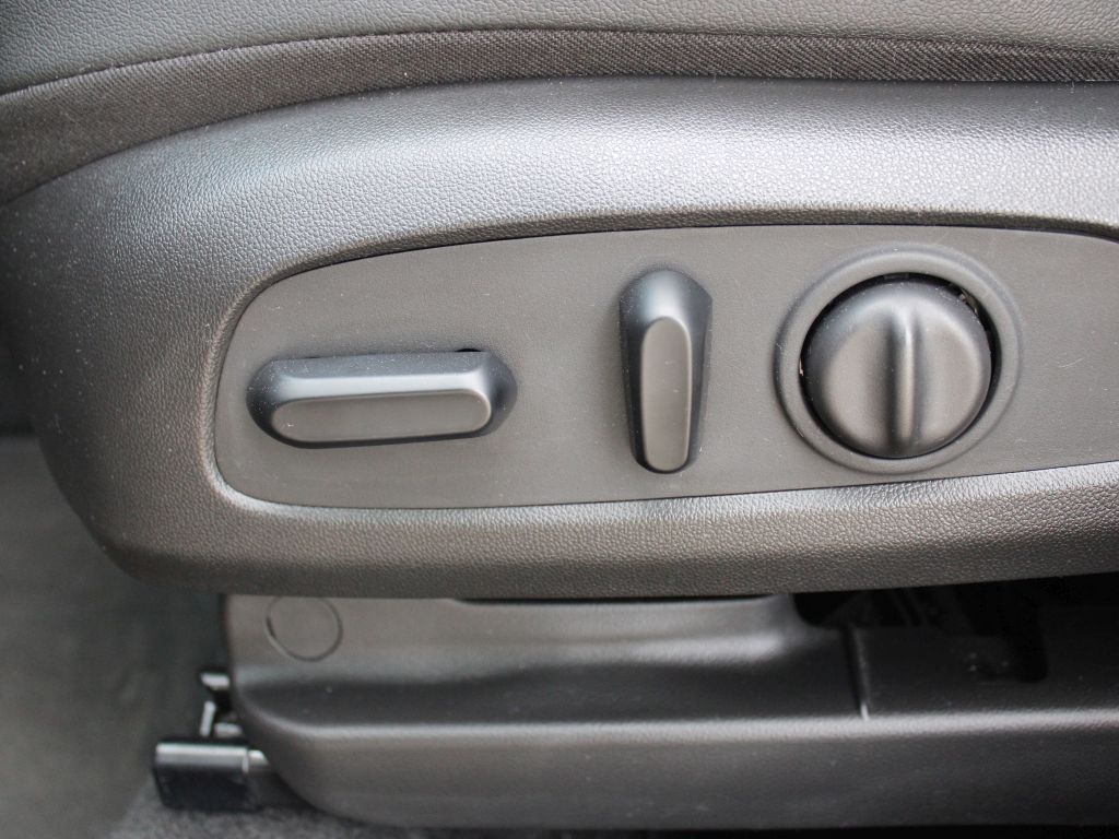 Vehicle image 37 of 40