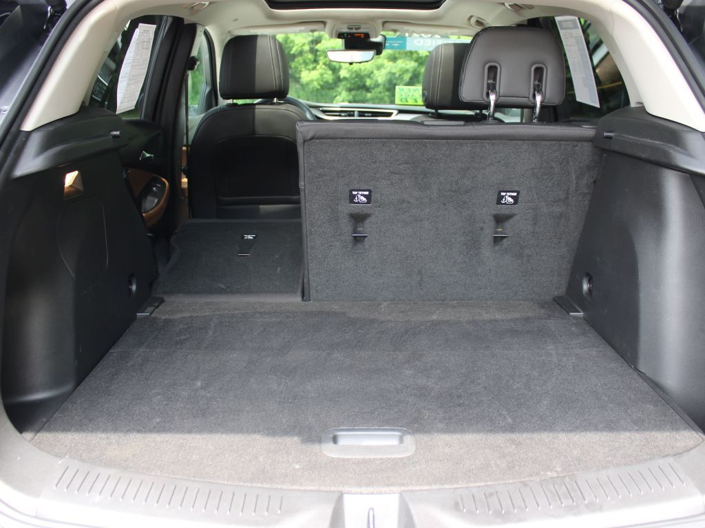 Vehicle image 12 of 40
