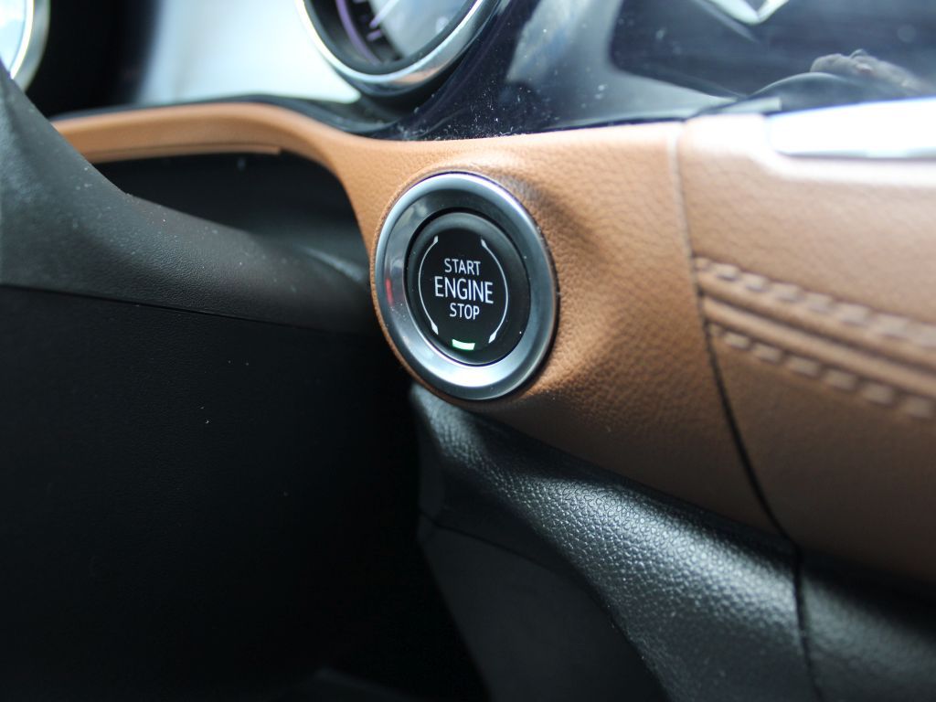 Vehicle image 27 of 40