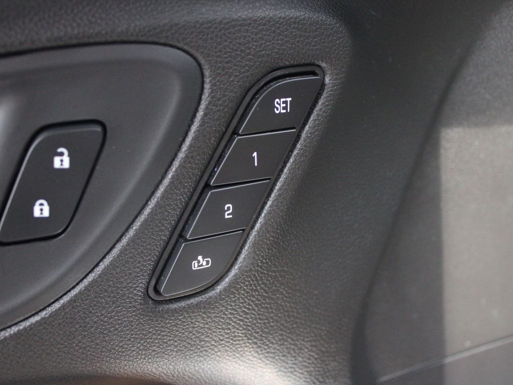 Vehicle image 25 of 40