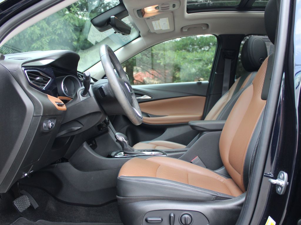 Vehicle image 17 of 40