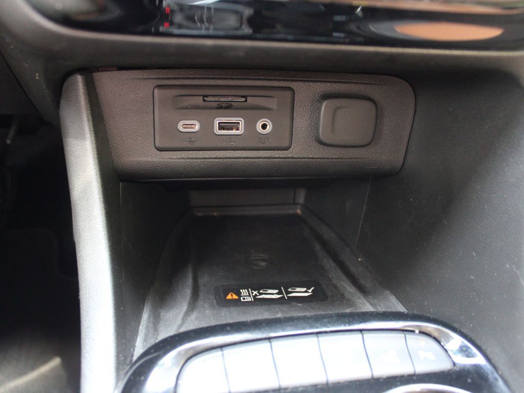 Vehicle image 14 of 40