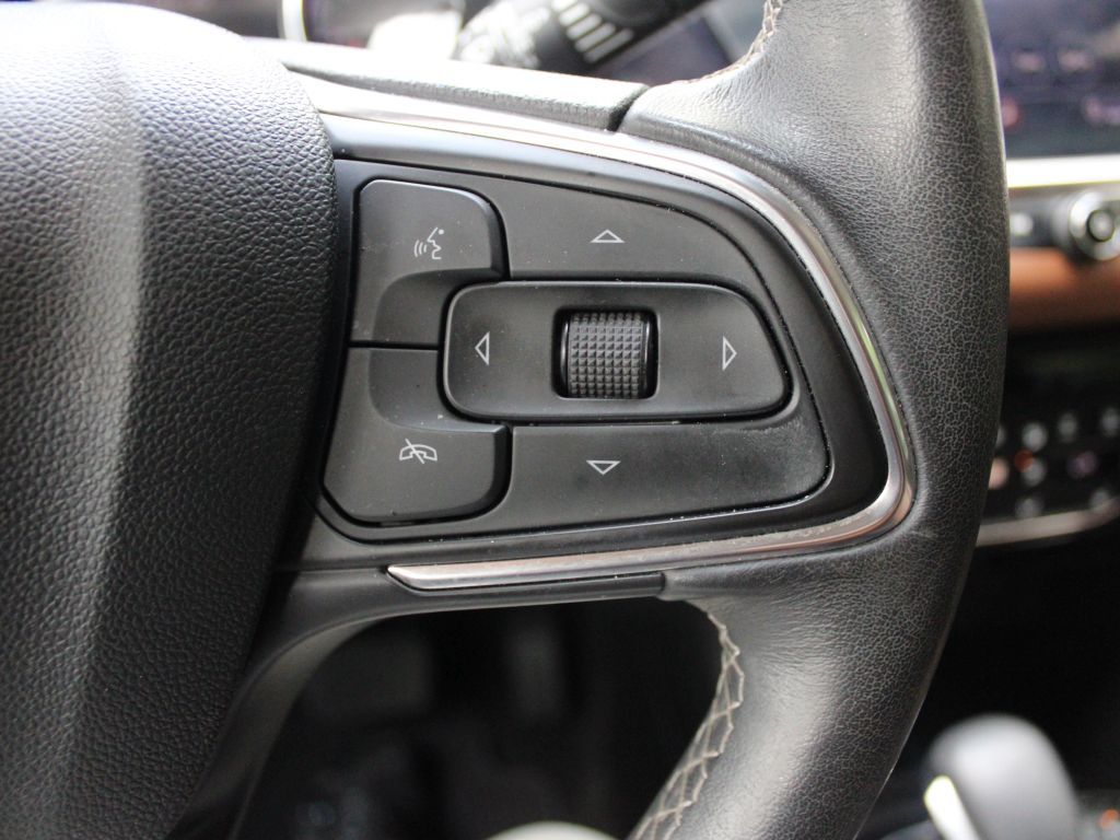 Vehicle image 38 of 40