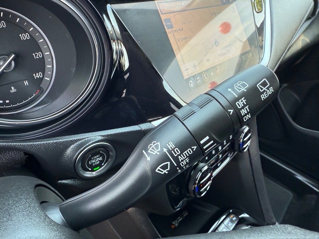 Vehicle image 25 of 33