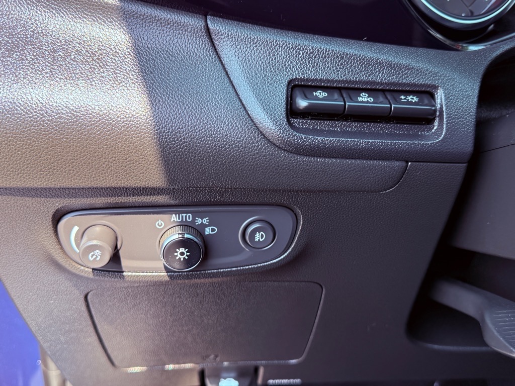 Vehicle image 29 of 33