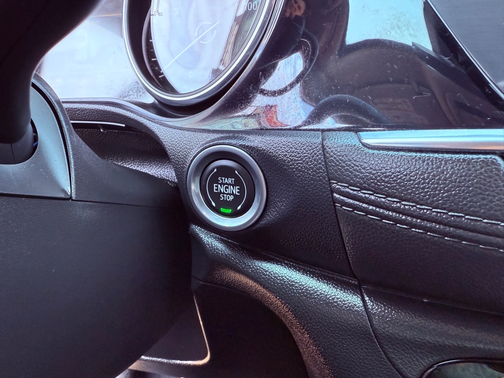 Vehicle image 28 of 33