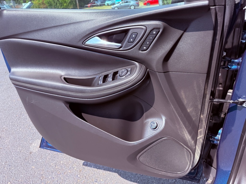 Vehicle image 26 of 33
