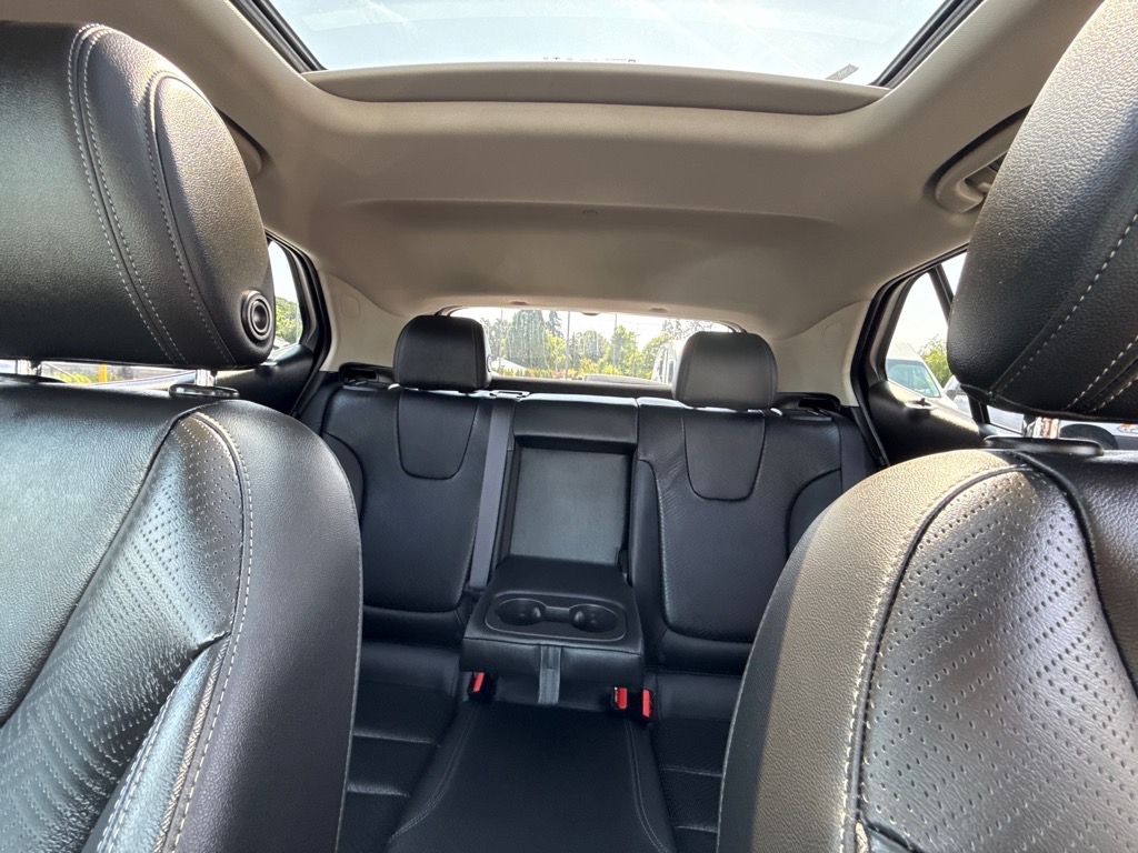 Vehicle image 14 of 33