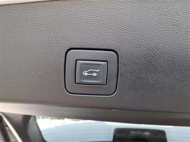 Vehicle image 21 of 27