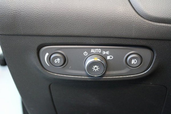 Vehicle image 19 of 21