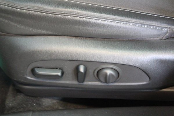 Vehicle image 17 of 21