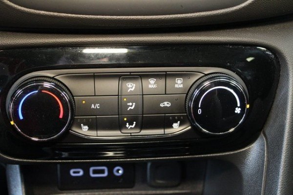 Vehicle image 14 of 21