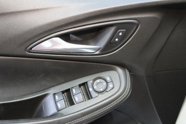 Vehicle image 13 of 21