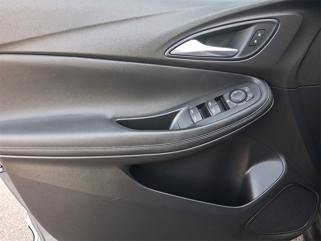 Vehicle image 19 of 30