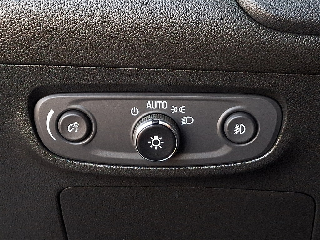 Vehicle image 21 of 30