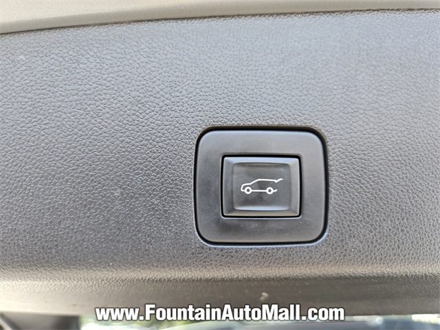 Vehicle image 18 of 27