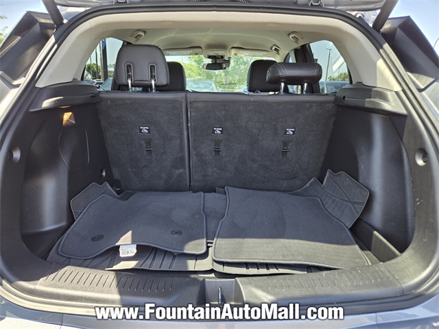 Vehicle image 17 of 27