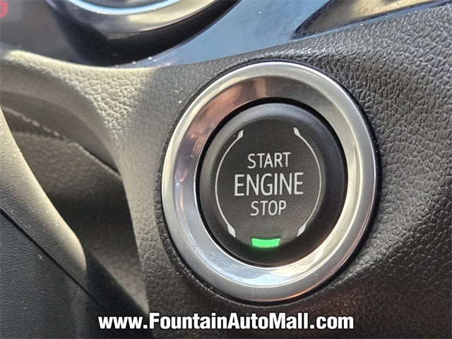 Vehicle image 25 of 27